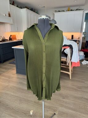 PrettyLittleThing Olive Green Plisse Button-Down Shirt